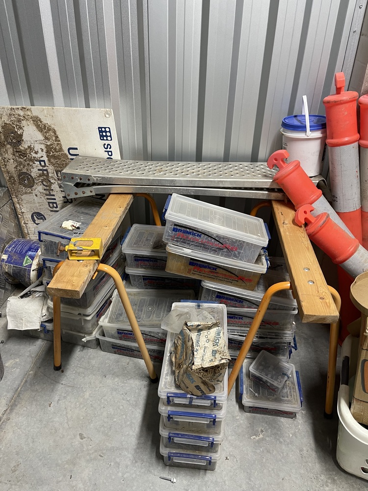 Rent a Space Oran Park Abandoned Storage garage Auctions auction IB-4194