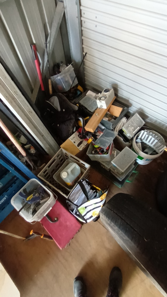 Storage King Delacombe Abandoned Storage Auctions auction IB-2357