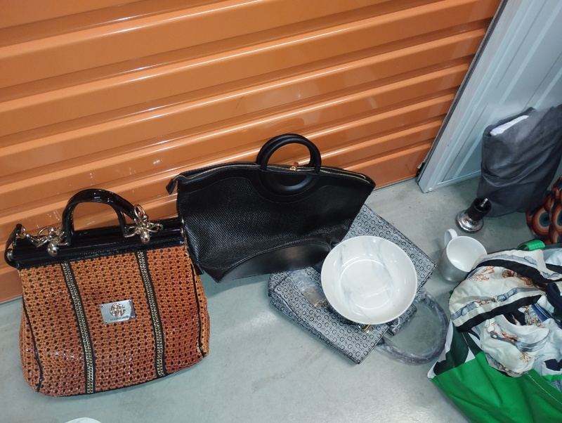 Kennards Self Storage Moorebank Abandoned Self Storage Auctions auction IB-1462