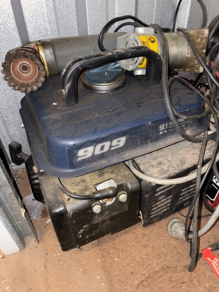 Storage Choice Ipswich  Storage Unit Auction auction IB-8630