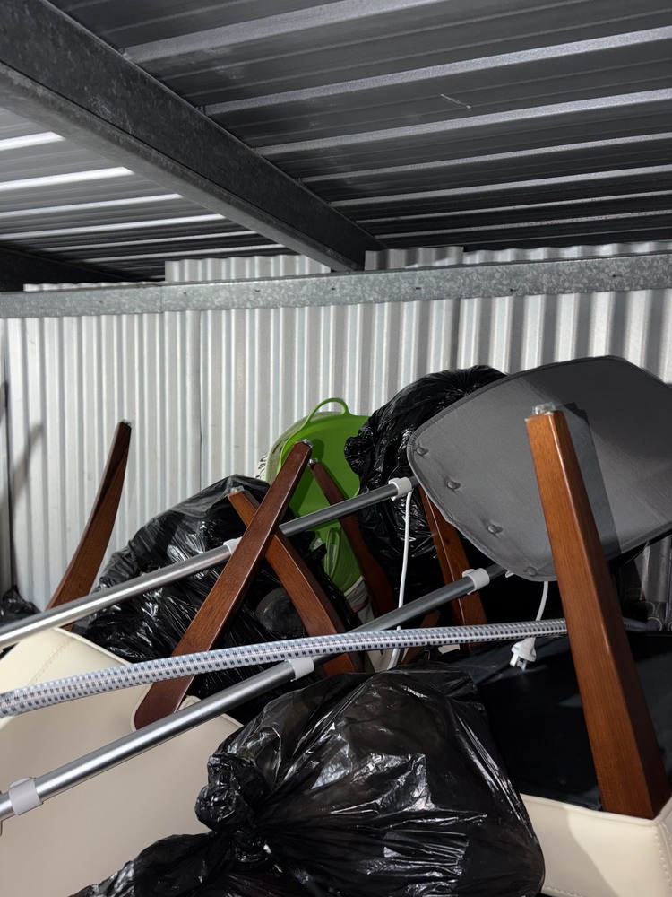 Storage King Eastgardens Abandoned Storage Auctions auction IB-7209