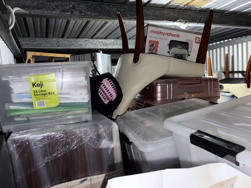 Storage King Eastgardens Abandoned Storage shed Auctions auction IB-7209