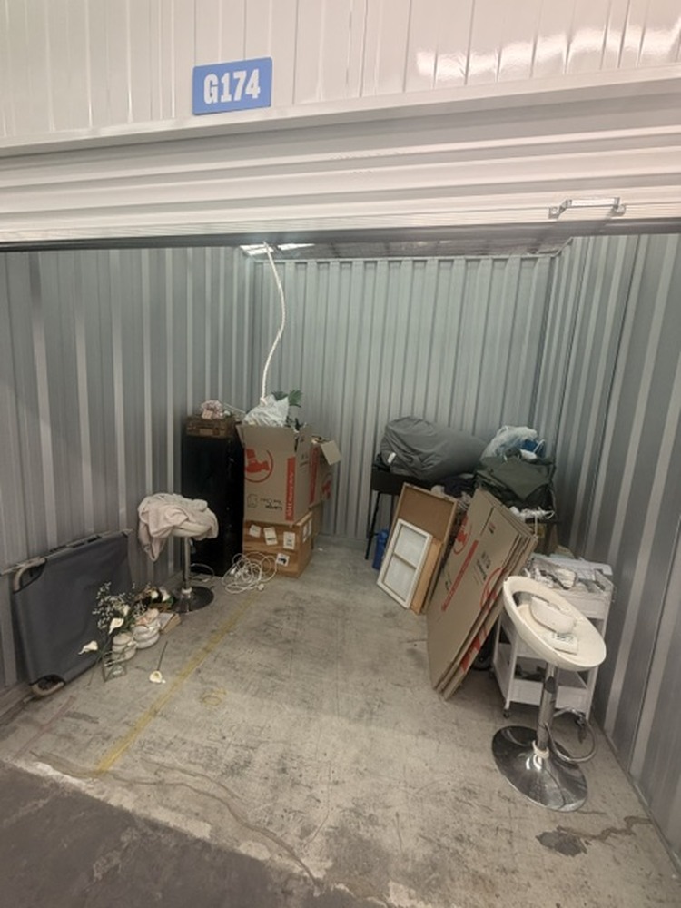 StoreLocal OAKLEIGH Storage auction IB-2405