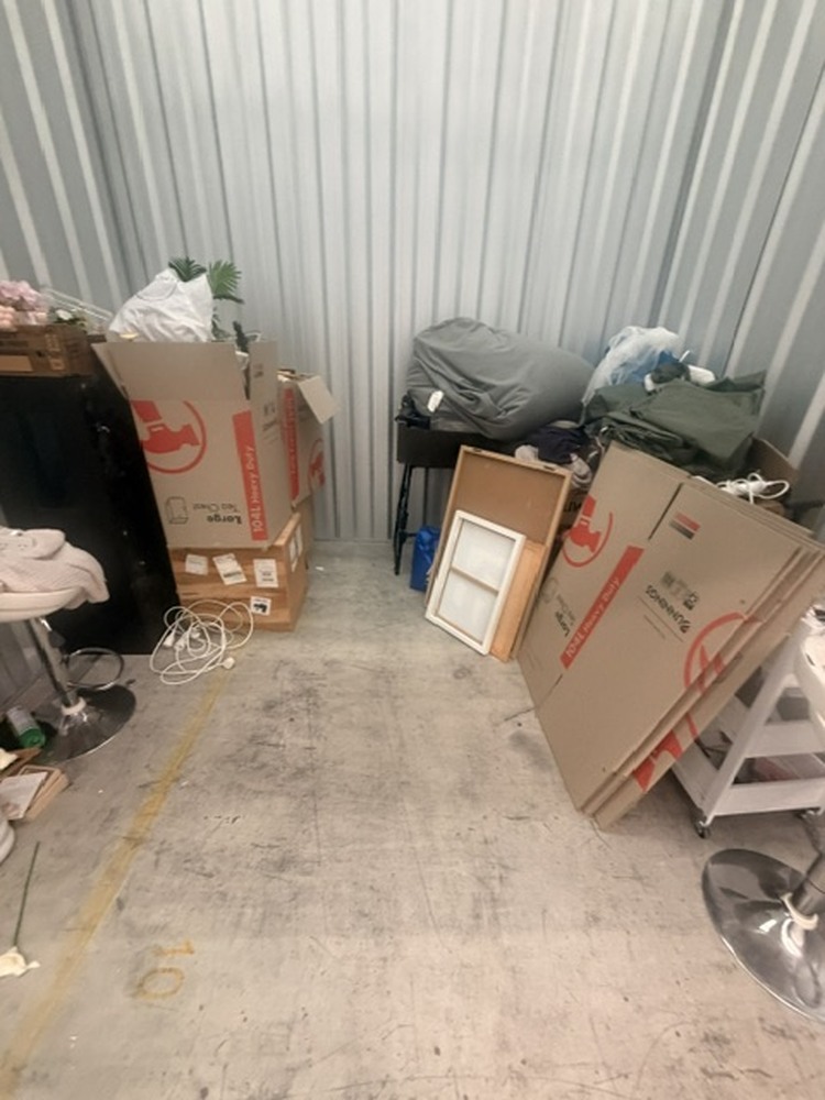 StoreLocal OAKLEIGH Storage Unit auction IB-2405