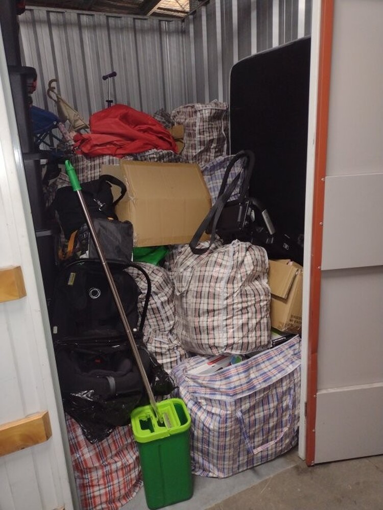 Kennards Self Storage Kingsgrove Abandoned Storage Unit Auctions auction IB-2300