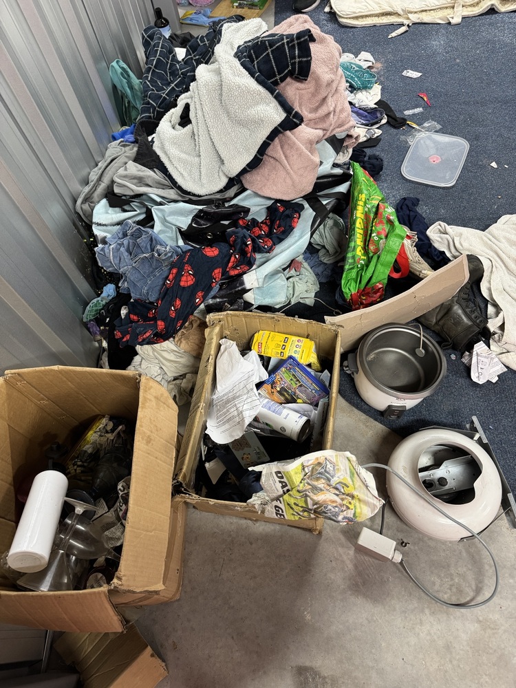 KeepSafe Bayswater Bid on Storage Unit auction IB-3927