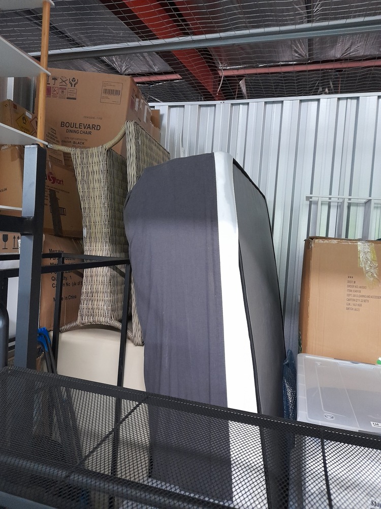 Roomia Self Storage Beverley Abandoned Storage Auctions auction IB-7610