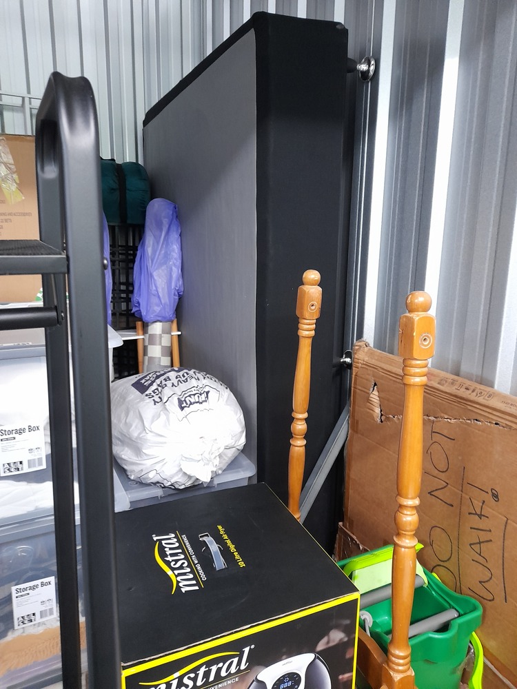 Roomia Self Storage Beverley Abandoned Storage centre Auctions auction IB-7610