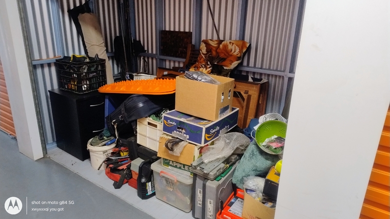 Kennards Self Storage Browns Plains Abandoned Storage Unit Auctions auction IB-4025